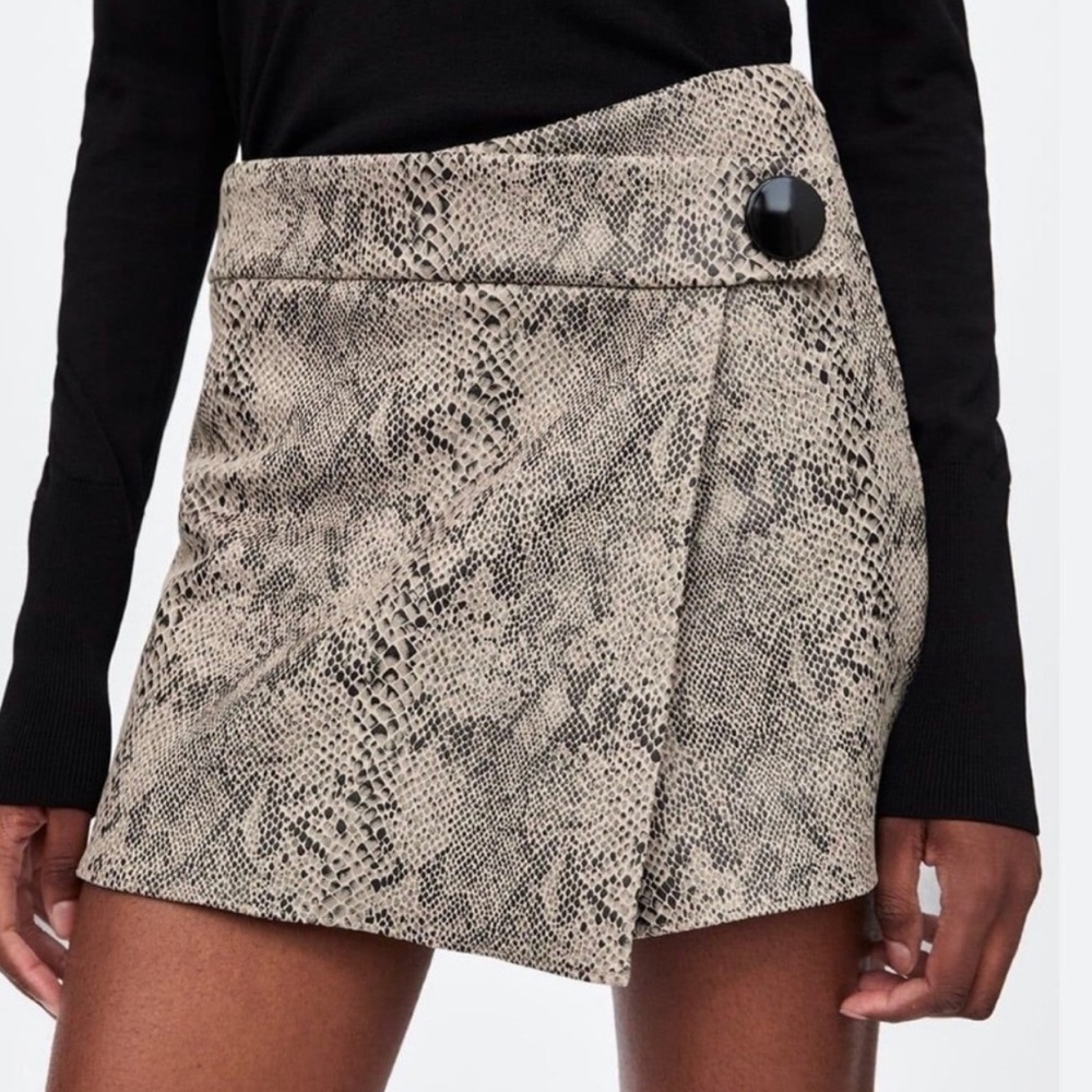 ZARA snake skin skirt Size: S